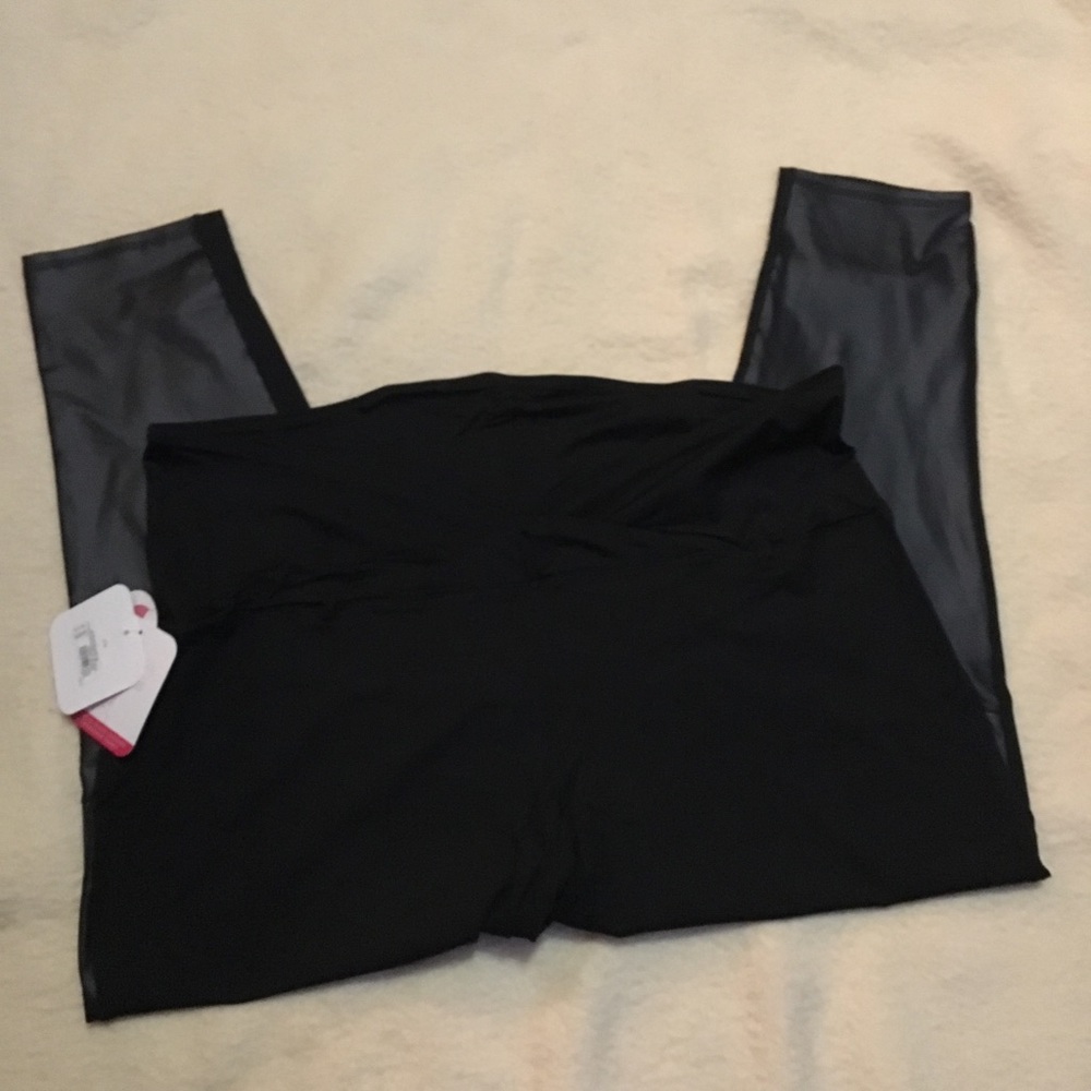 Ingrid & Isabel maternity Faux Leather Plus 4x - Picture 2 of 5